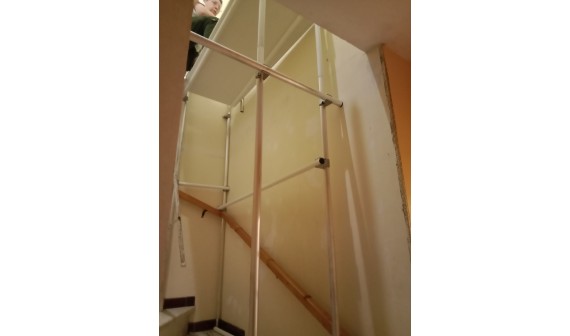 Comment monter un échafaudage sur mesure dans un escalier ?